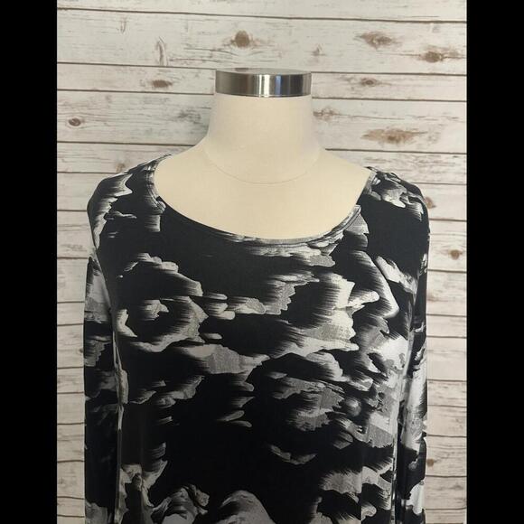 bryn Walker Black and White Abstract Top - Picture 2 of 7